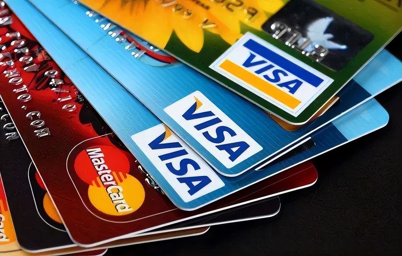 用信用卡消费要留心，欠款不还除了会上征信，还有3个下场不好受