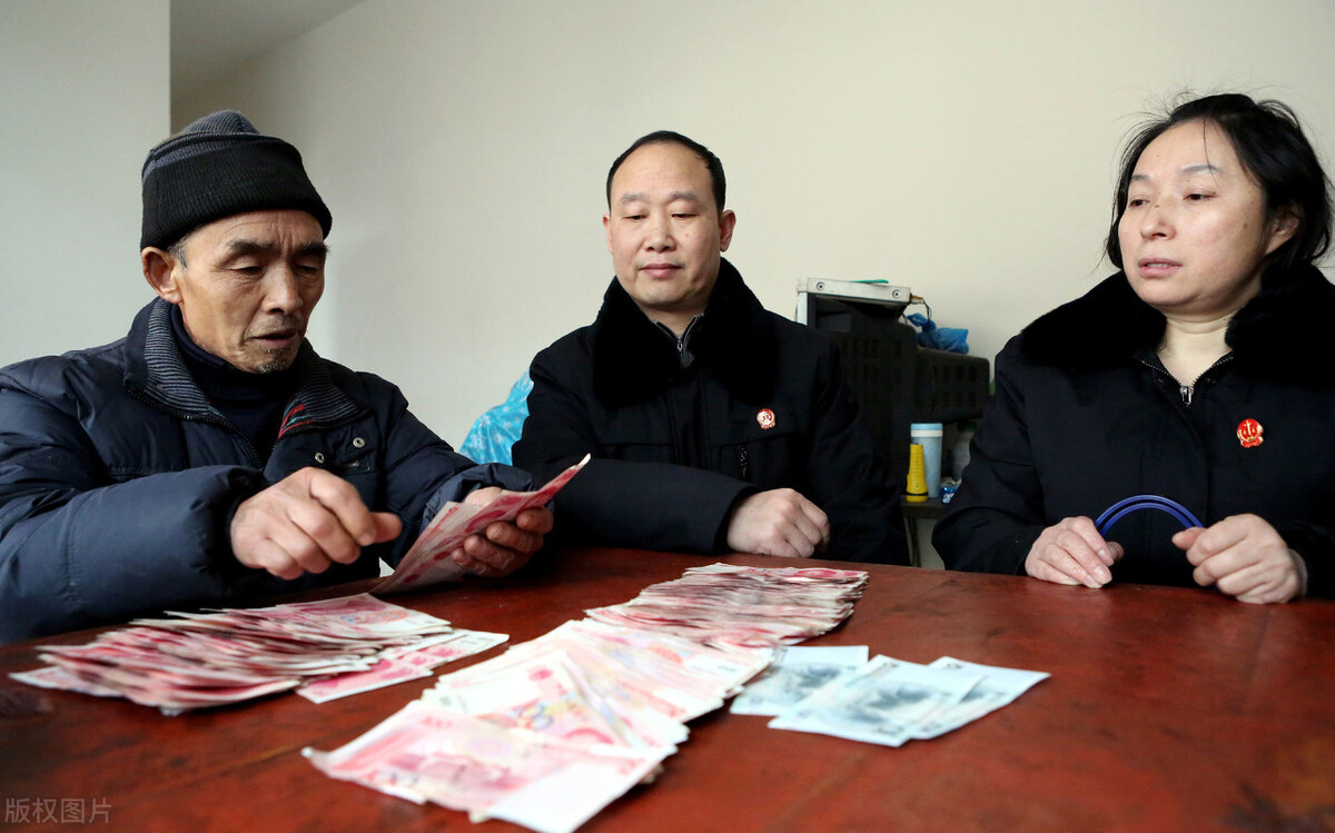 负债累累被三个案件强制执行冻结工资卡,负债人如何面对的