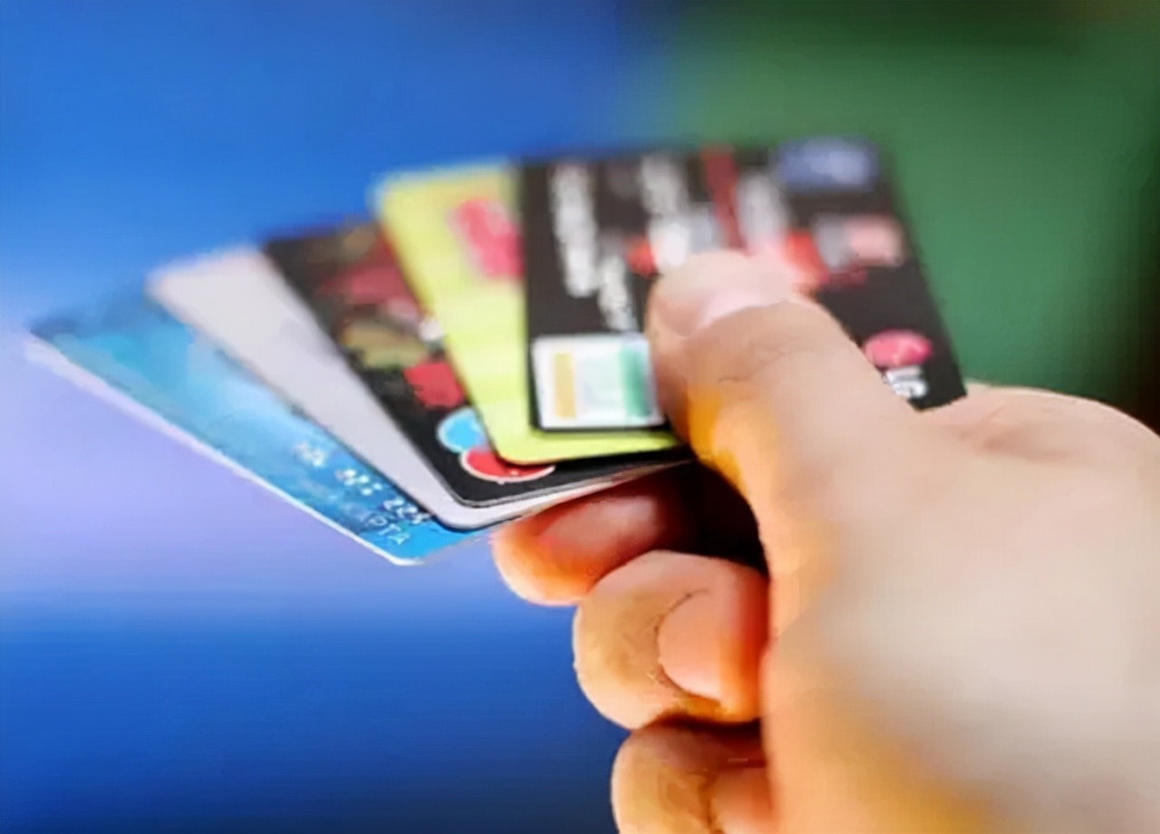 信用卡使用新规来了，以后逾期统一这样处理，你看看用对了没