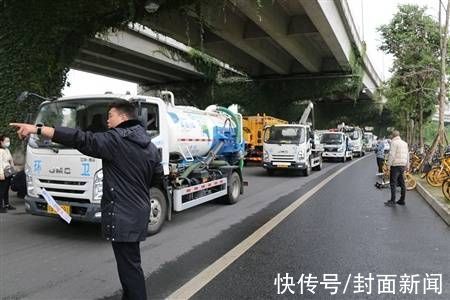 场面壮观！成都某私营环卫公司贷款1200万元逾期未还 上百辆环卫车被强制执行