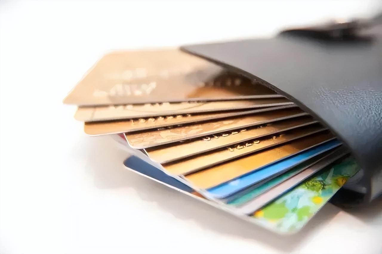 信用卡逾期，储蓄卡的钱会被划走吗？这3种情况下会被扣走