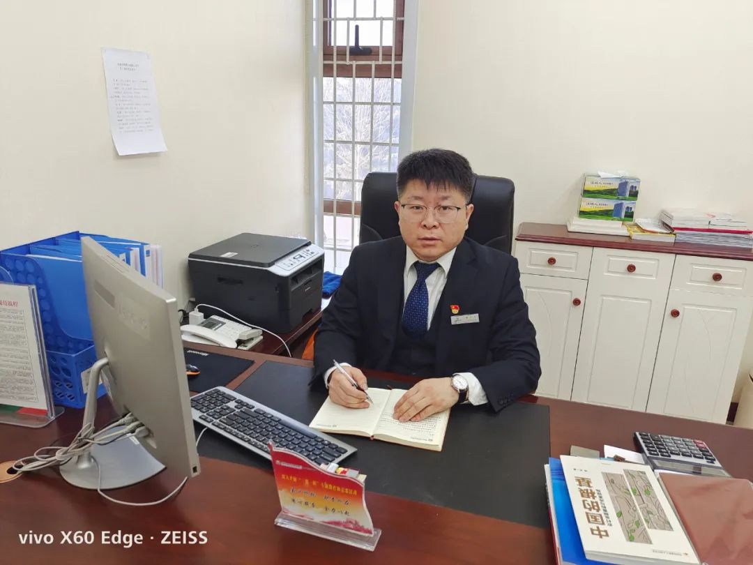 【千锤百炼始成钢】运城农商银行三名同志荣获省联社“三强一转”专题教育和竞赛活动“百佳服务标兵”荣誉