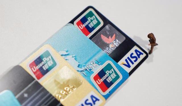 信用卡逾期一年多，每月都还一点进去，会被判刑吗？