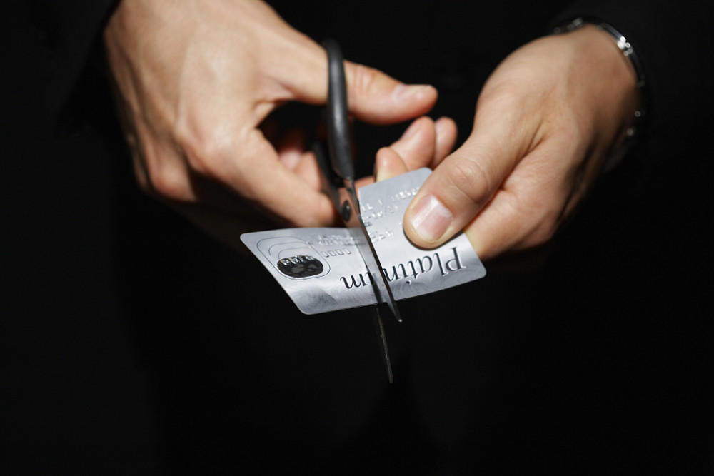 惊！他信用卡逾期，起诉银行竟然获胜了！