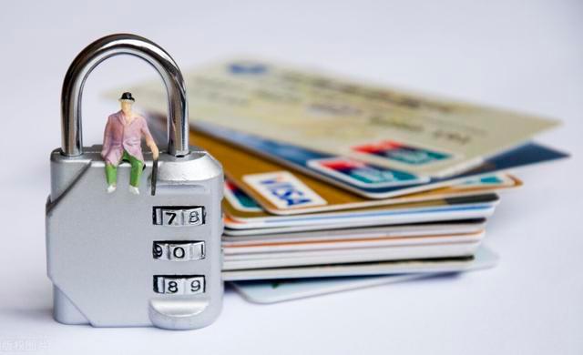 儿子欠债，被网贷公司起诉并申请财产保全，能否冻结父母的银行卡