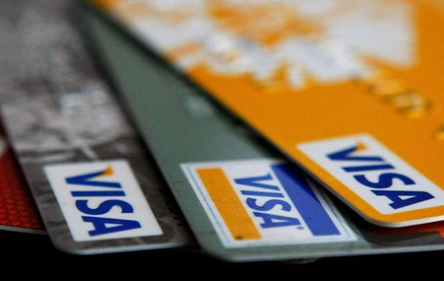 信用卡逾期三个月，催收人员态度强硬要求还清全款，我该怎么办？
