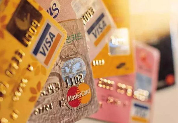 信用卡逾期多久会上黑名单？上黑名单有什么影响？