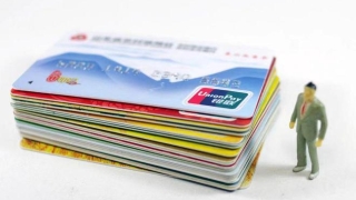 信用卡逾期后，是否可以向银行申请延期减免分期呢？