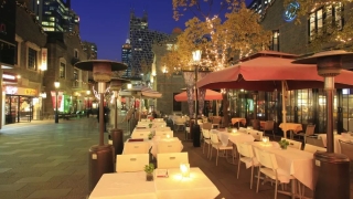 返贫、破产、欠债，上海餐饮人在黄浦江边借酒消愁