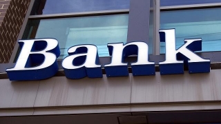 本人信用卡逾期坐牢了，那信用卡的钱还要还吗？看完彻底明白了