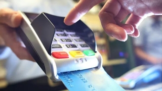 警惕！上半年信用卡不良率飙升，银行凭什么判断最危险的时候已过去？