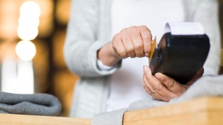 信用卡逾期多久会上征信，销卡能恢复征信吗？