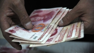 负债几百万的人，每天是怎么度过的？