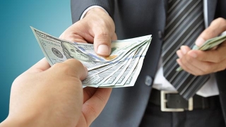 贷款80万，没钱还贷款，应该怎么办？