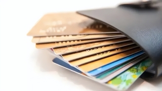 信用卡逾期，储蓄卡的钱会被划走吗？这3种情况下会被扣走