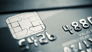 持卡人出现信用卡逾期后怎么样才能继续办卡呢？