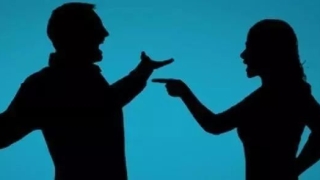 逾期877天,催收苦苦哀求:能还一点吗,借款人:哪凉快哪待着